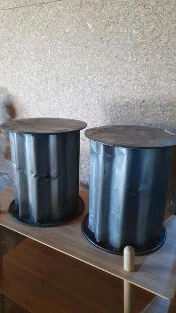2 stoere nachtkastjes, consoles, loods 5, around the world. beschikbaar voor biedingen