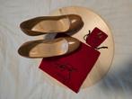 Louboutin damesschoenen., Ophalen of Verzenden, Zo goed als nieuw, Beige