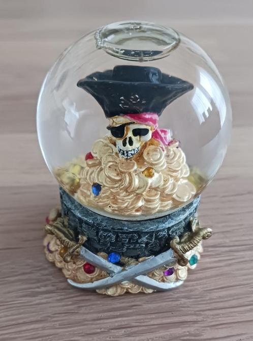Pirates of the Caribbean Sneeuwbol Disneyland Parijs, Verzamelen, Disney, Zo goed als nieuw, Beeldje of Figuurtje, Overige figuren