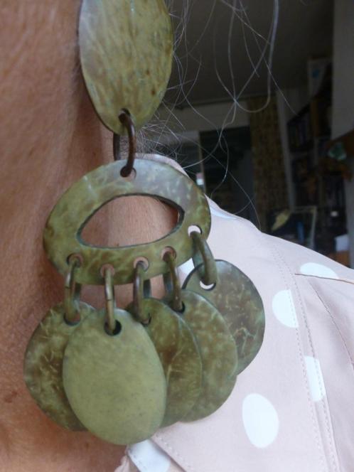 Vintage Houten Oorhangers olijfgroen /groot en licht, Sieraden, Tassen en Uiterlijk, Antieke sieraden, Oorbellen, Overige materialen