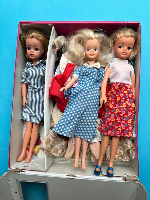 Vintage barbie koffer met Sindy 033055x en kleding, Verzamelen, Poppen, Zo goed als nieuw, Pop, Ophalen of Verzenden