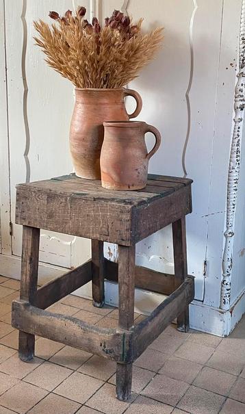Brocante oude houten kruk / tafeltje beschikbaar voor biedingen