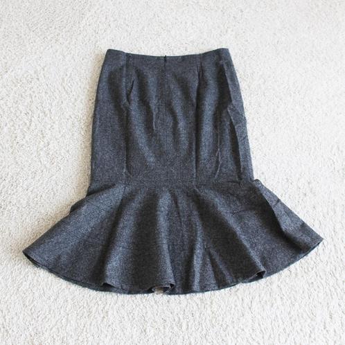 Prachtige Escada Rok401 (Maat 42) - 40 € 95,-, Kleding | Dames, Rokken, Zo goed als nieuw, Maat 42/44 (L), Grijs, Onder de knie