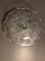 Glazen schaal met druiven en bladeren, Ophalen of Verzenden, Glas, Overige stijlen, Schaal of Schalen