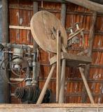 Antiek spinnenwiel, Ophalen