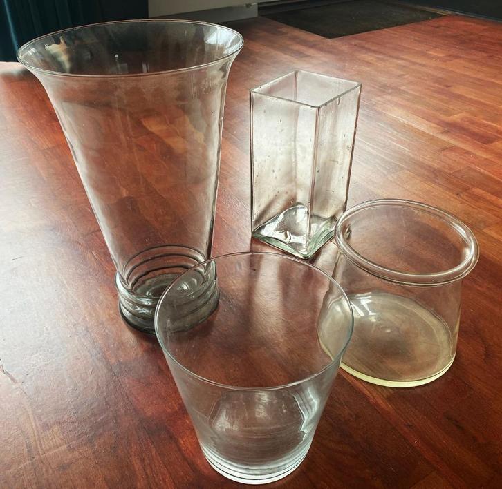 4 glazen vazen, Huis en Inrichting, Woonaccessoires | Vazen, Zo goed als nieuw, Overige kleuren, Minder dan 50 cm, Glas, Ophalen of Verzenden