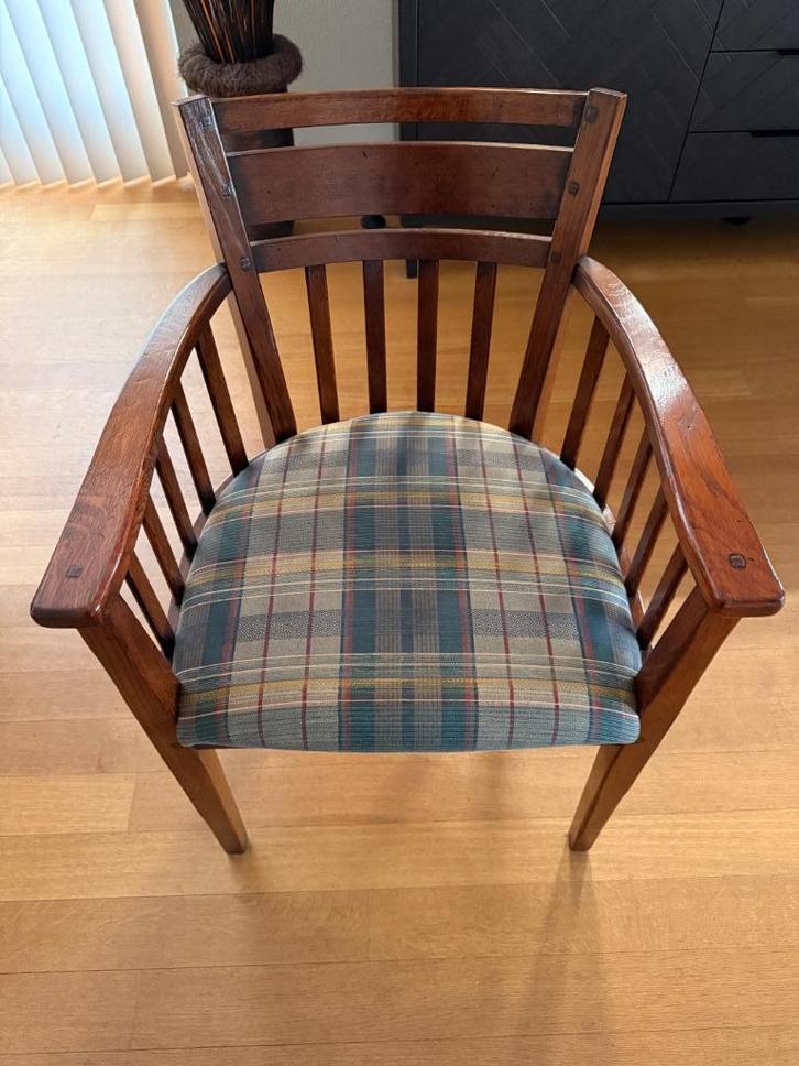 4 Prachige armstoelen. Als nieuw, handwerk., Huis en Inrichting, Tafels | Eettafels, Gebruikt, 50 tot 100 cm, 50 tot 100 cm, Vier personen