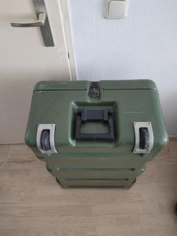 Hardigg kampeer opslagkist survival  wieltjes 83x53x32 beschikbaar voor biedingen