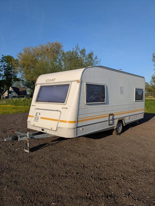 Nette overcomplete Knaus Sudwind 450 caravan, Caravans en Kamperen, Caravans, Particulier, tot en met 4, Rondzit, Knaus, Kachel