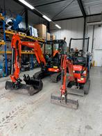 Minigraver met machinist, Hekwerk of Schuttingen