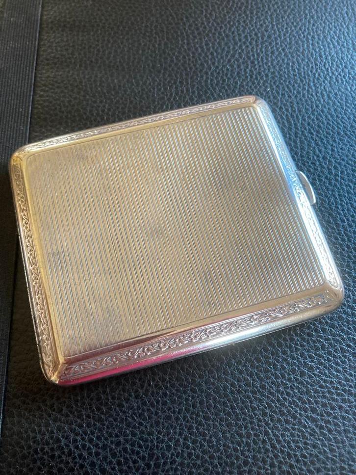 Verzilverde Sigarettendoos met Gravure, Antiek en Kunst, Antiek | Goud en Zilver, Zilver, Ophalen of Verzenden