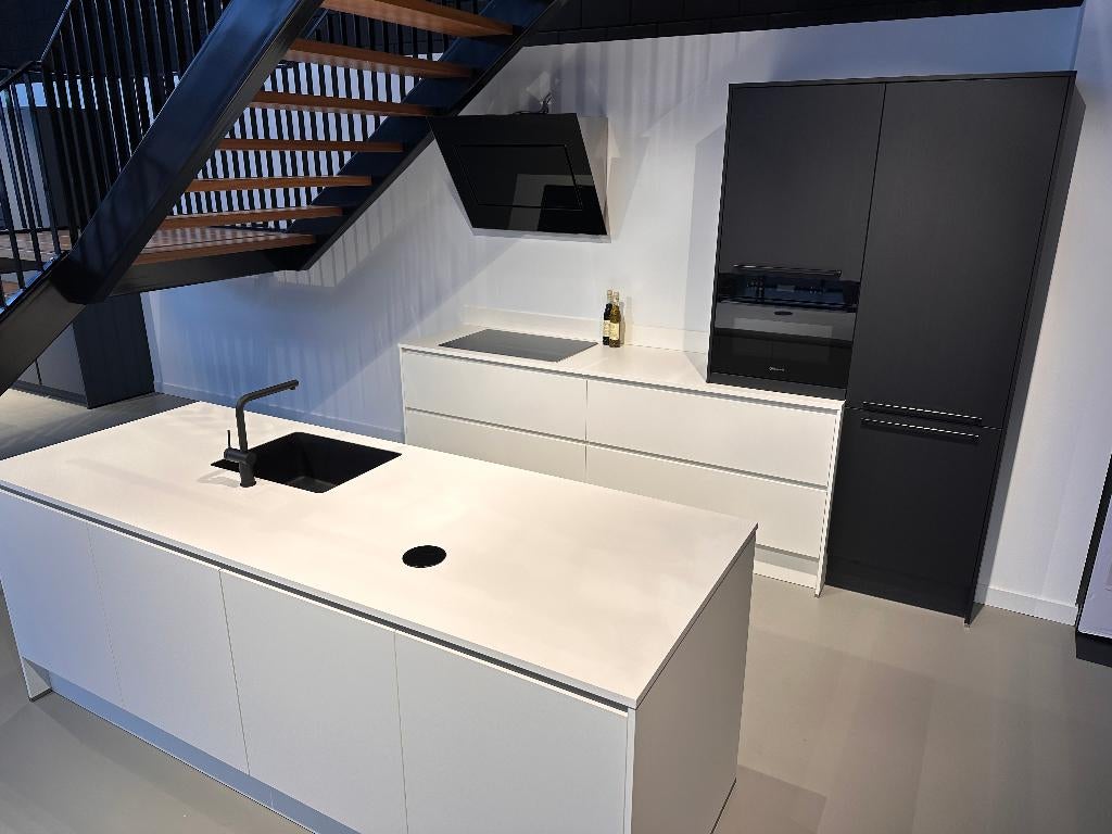 Complete keuken inclusief apparatuur - showroommodel, Huis en Inrichting, Keuken | Complete keukens, Ophalen, Zwart, Overige typen
