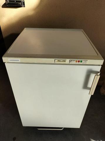 liebherr tafel model vriezer 4 lades werkt perfect is schoon beschikbaar voor biedingen