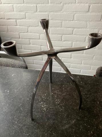 Vintage Bijenkorf Tripod Kandelaar Aluminium beschikbaar voor biedingen