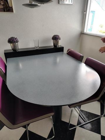 Zeer stevige eettafel met formica blad antraciet gemêleerd. beschikbaar voor biedingen