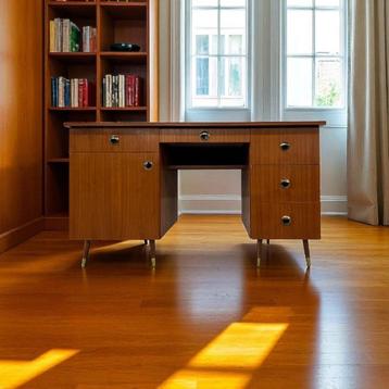 Vintage houten bureau jaren 50 beschikbaar voor biedingen