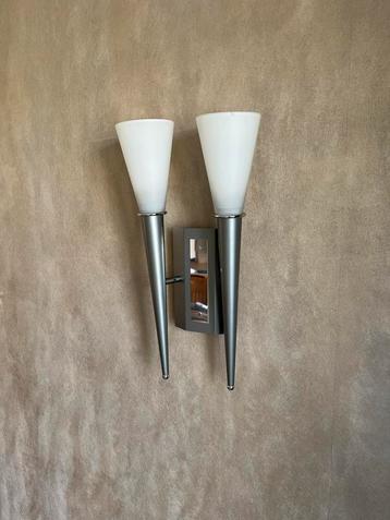Wandlampen, set van 2 stuks, melkglas beschikbaar voor biedingen