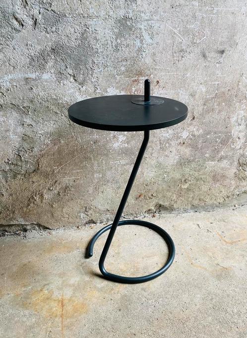Jaren 80 kleine bijzettafel met rond blad, Verzamelen, Retro, Huis en Inrichting, Ophalen of Verzenden