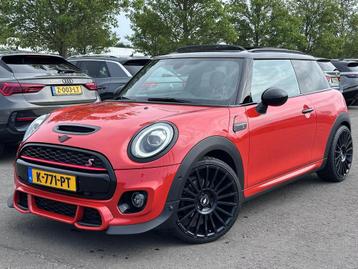 Mini 3-deurs Cooper S JCW Pakket / Panoramadak / JCW Pro uit beschikbaar voor biedingen