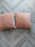 2 mooie zacht  rose kussens, Huis en Inrichting, Woonaccessoires | Kussens, Ophalen, Zo goed als nieuw, Roze, Vierkant