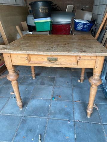 Grenentafel met lade en koperen hengsel beschikbaar voor biedingen