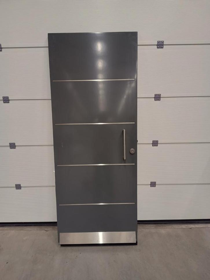 Spiksplinternieuwe stijlvolle voordeur, 930 x 2315, Doe-het-zelf en Verbouw, Deuren en Horren, Nieuw, Buitendeur, 215 cm of meer