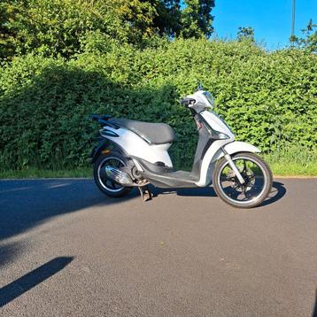 Zeer nette piaggio liberty  25 km beschikbaar voor biedingen
