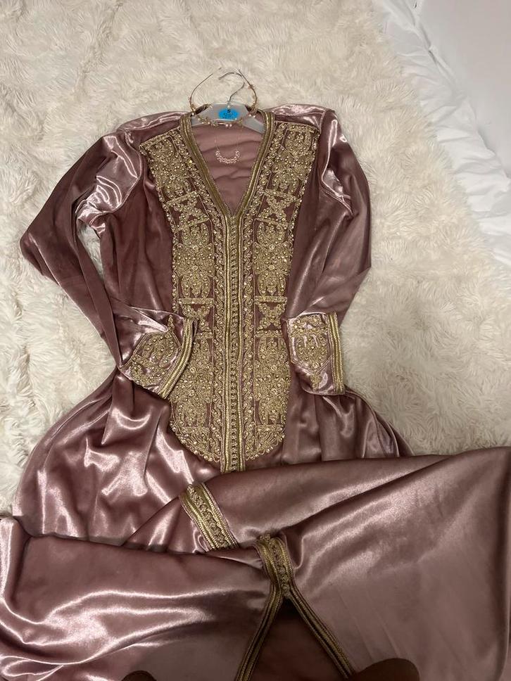 Marokkaanse Bruiloftjurk met Ketting en kroontjes, Antiek en Kunst, Antiek | Kleding en Accessoires, Dames, Ophalen of Verzenden