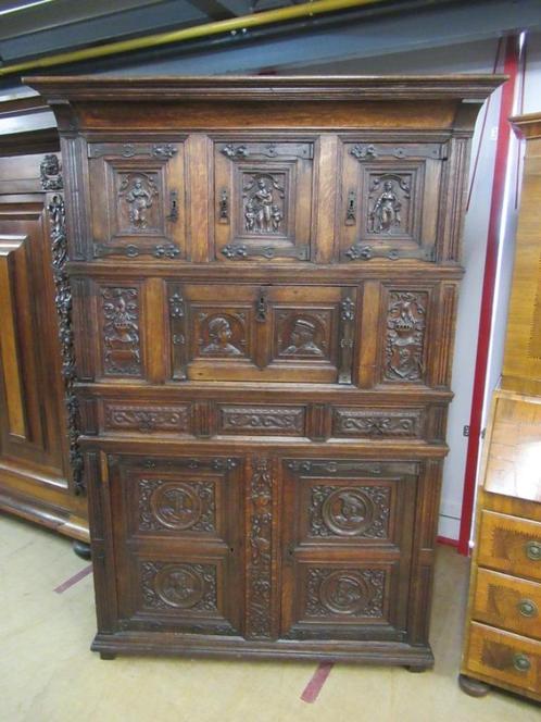 Oer 09834 ANTIEKE Neo Gotische kast met fraai snijwerk, Antiek en Kunst, Antiek | Meubels | Kasten, Ophalen