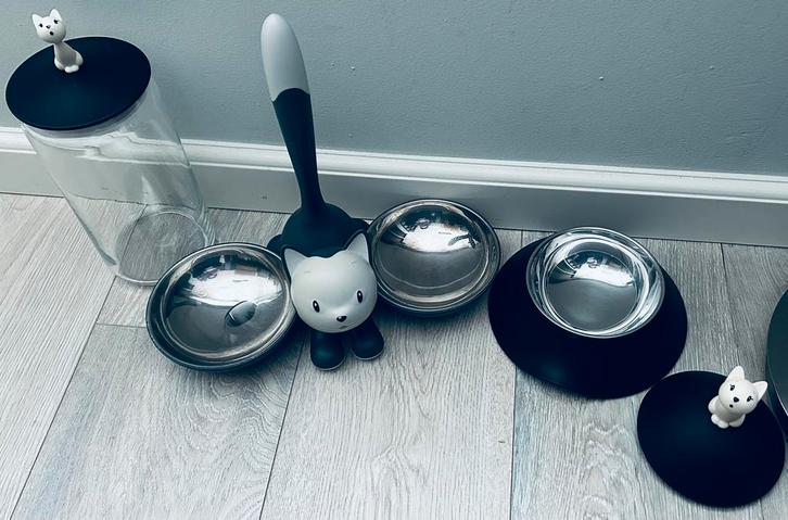 Set van 3 alessi voorraadbus, voer en water bakjes kat poes, Dieren en Toebehoren, Kattenvoerbakken en Drinkbakken, Zo goed als nieuw