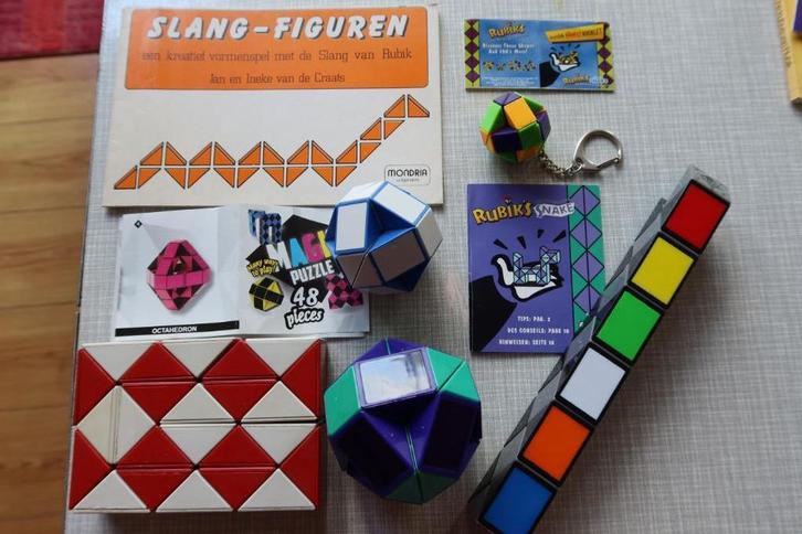 2 rubik's slangen / rubik's twist-snakes + sleutelhanger, Hobby en Vrije tijd, Denksport en Puzzels, Gebruikt, Rubik's of 3D-puzzel