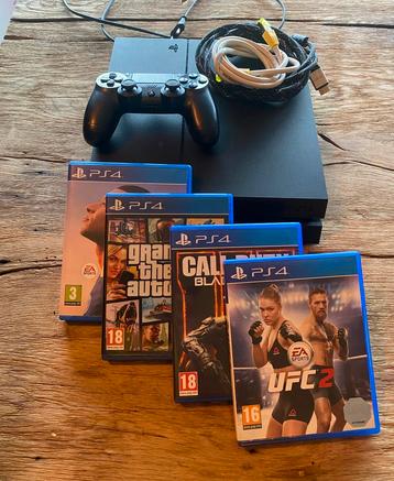 PlayStation 4 + 4 Games, Controller & Kabels beschikbaar voor biedingen