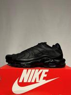 NIEUW IN DOOS! Maat 47,5 - Nike Air Max Plus Triple Black, Kleding | Heren, Schoenen, Verzenden, Zwart, Nike, Nieuw
