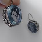 Grote zilveren oorbellen met blauwe steen., Ophalen of Verzenden, Zo goed als nieuw, Blauw, Zilver