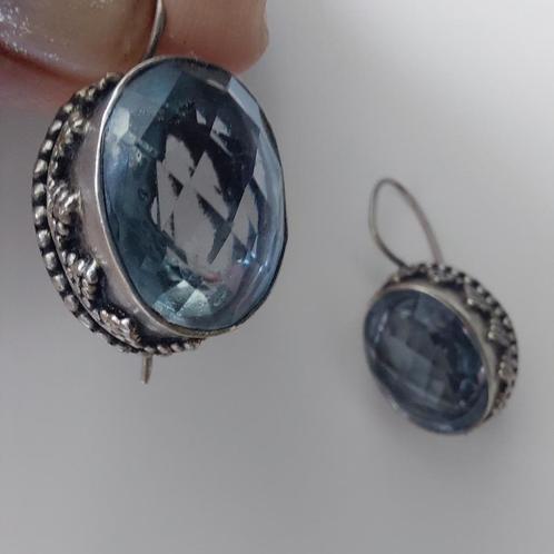 Grote zilveren oorbellen met blauwe steen., Sieraden, Tassen en Uiterlijk, Oorbellen, Zo goed als nieuw, Zilver, Blauw, Ophalen of Verzenden