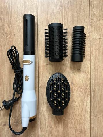 Babyliss 4-in-1 föhnborstel met opzetstukken, prima staat! beschikbaar voor biedingen