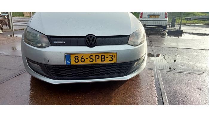 Voorbumper van een Volkswagen Polo, Auto-onderdelen, Carrosserie en Plaatwerk, Bumper, Volkswagen, Gebruikt, 3 maanden garantie