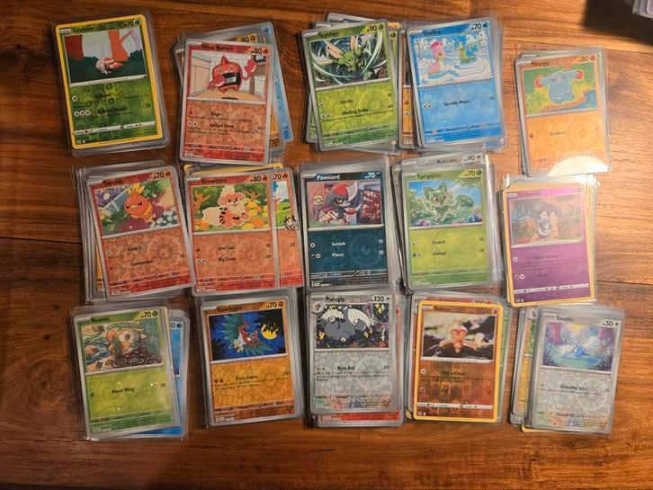 175 Holo en Reverse holo kaarten -common- 2020-2025. Mint s, Hobby en Vrije tijd, Verzamelkaartspellen | Pokémon, Zo goed als nieuw
