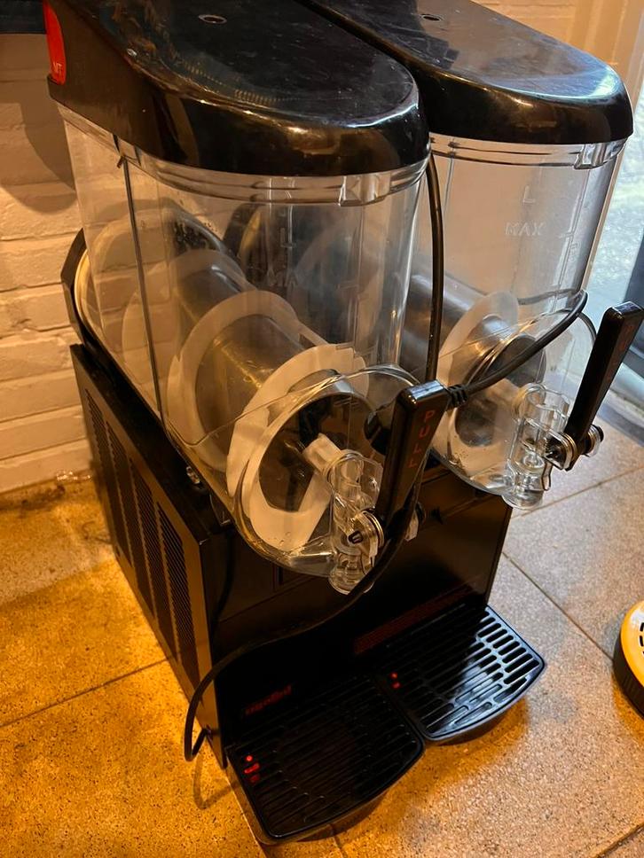 Ugolini Slushmachine DEFECT, Witgoed en Apparatuur, IJsmachines, Zo goed als nieuw, Ophalen