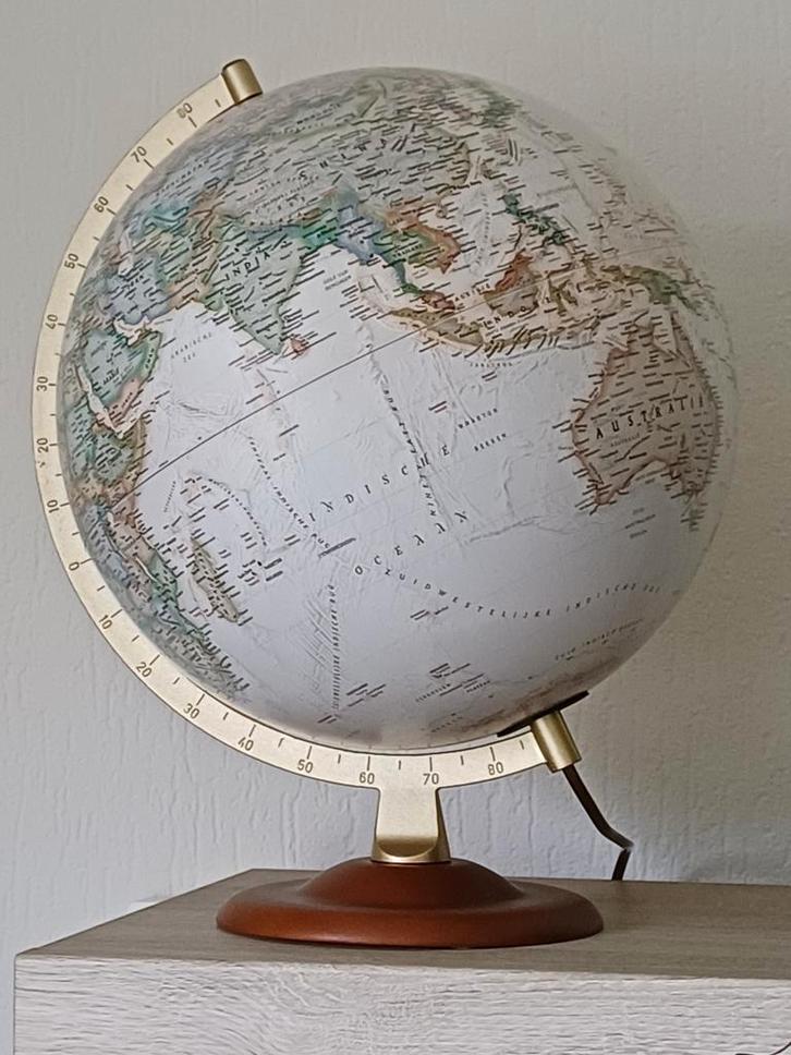 Wereldbol met verlichting leuk als cadeau., Huis en Inrichting, Woonaccessoires | Wereldbollen, Zo goed als nieuw, Verlicht, Ophalen