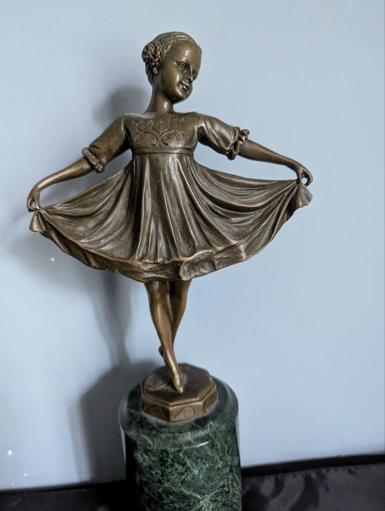 Bronzen beeldje van een dansend meisje, Antiek en Kunst, Kunst | Beelden en Houtsnijwerken, Ophalen of Verzenden