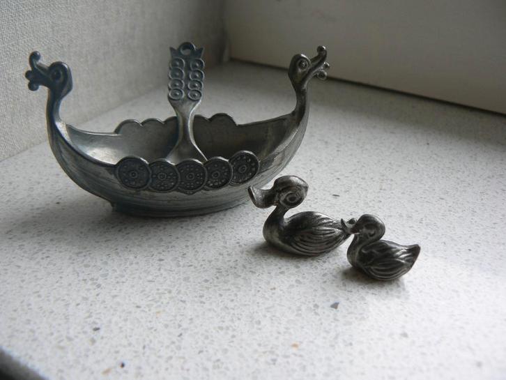 Zoutbootje Tin lepeltje 2 eendjes Handstopt TPB Vikingschip, Antiek en Kunst, Antiek | Tin, Ophalen of Verzenden