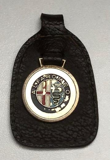 Oude sleutelhanger Alfa Romeo beschikbaar voor biedingen