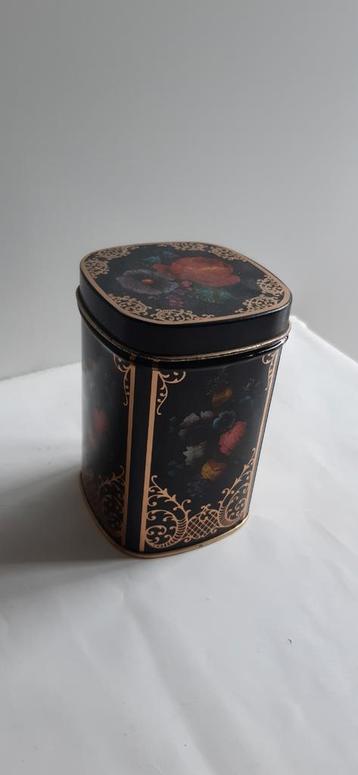 Lief oud engels theebusje met goud en vruchten versierd  beschikbaar voor biedingen