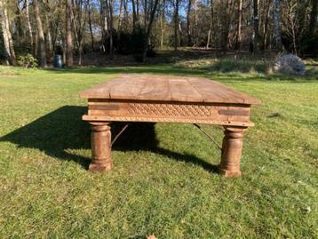 hardhouten salontafel beschikbaar voor biedingen