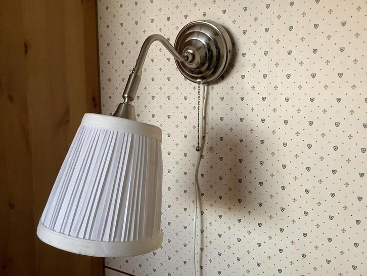 2 chromen Wandlampjes met trekkoord en witte lampenkap, Huis en Inrichting, Lampen | Wandlampen, Gebruikt, Metaal, Ophalen of Verzenden