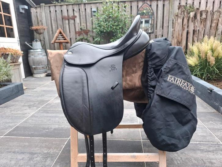 Fairfax classic open seat dressage 17inch, Dieren en Toebehoren, Paarden en Pony's | Zadels, Zo goed als nieuw, Dressuur, Ophalen of Verzenden
