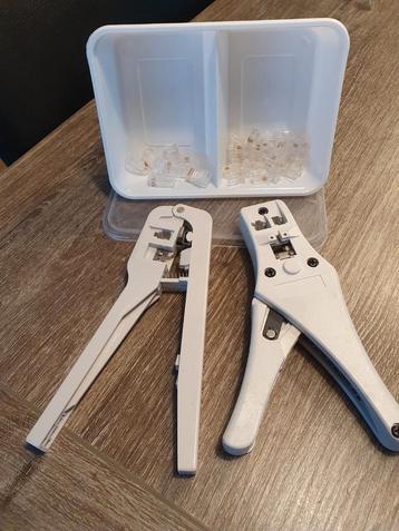 RJ45 en RJ11 kabelkrimptangen met stekkertjes beschikbaar voor biedingen