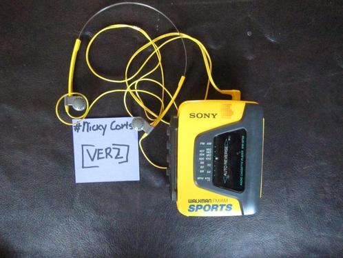 Gele Sony Walkman Sports WM-BF59 met koptelefoon, Audio, Tv en Foto, Walkmans, Discmans en Minidiscspelers, Walkman, Ophalen of Verzenden