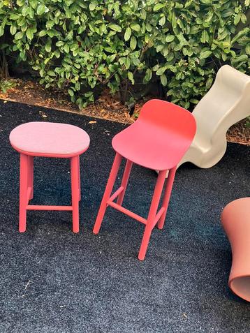 Roze kruk van het nederlandse merk DUM beschikbaar voor biedingen